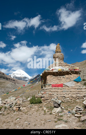 Tibetischer Buddhismus, Alter Stupa, bedeckten Schnee-Heiligen Berg Kailash, Gang Rinpoche Berg, Südwand mit Spalt, Pilgerweg Stockfoto