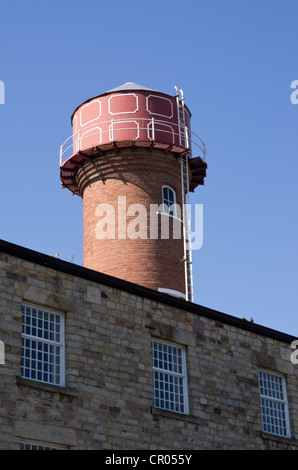 Runder Gusseisen Wasserturm auf backsteinsockel, alte Mühle Moor Lane Lancaster. Grad II aufgeführt. Stockfoto