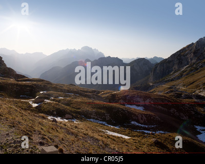 Blick vom Mangart Pass mit einem Panorama der Julischen Alpen, Nationalpark Triglav, Slowenien, Europa Stockfoto