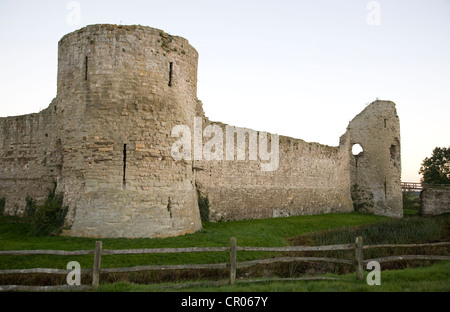 VEREINIGTES KÖNIGREICH. England. Pevensey Castle. East Sussex. Stockfoto