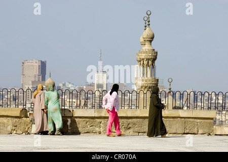 Ägypten, Kairo, Altstadt Weltkulturerbe der UNESCO, Familie auf der Terrasse der Zitadelle Stockfoto