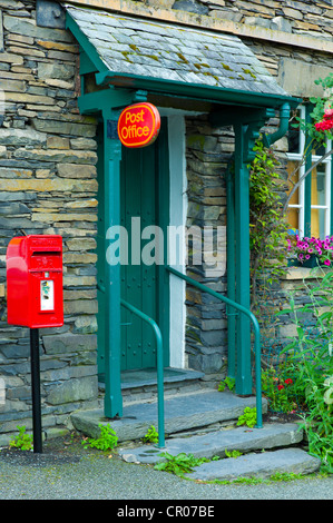 Malerische Postamt und Dorfladen bei Troutbeck in Lake District National Park, Cumbria, England Stockfoto