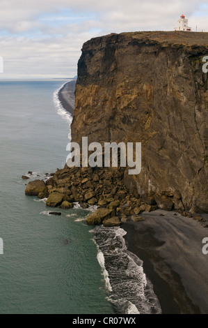 Leuchtturm in der Nähe von Vik, South Coast, Island, Skandinavien, Europa Stockfoto