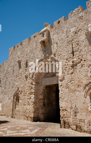 Zionstor in der Südmauer der Jerusalemer Altstadt ist durch Kugel Marken aus dem Sechstagekrieg 1967 vernarbt. Stockfoto