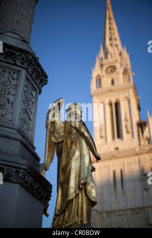 Kunstvolle Statue am Stadtplatz Stockfoto