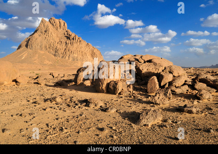 Überreste eines Vulkans Hoggar, Ahaggar Berge, Wilaya Tamanrasset, Algerien, Sahara, Nordafrika Stockfoto