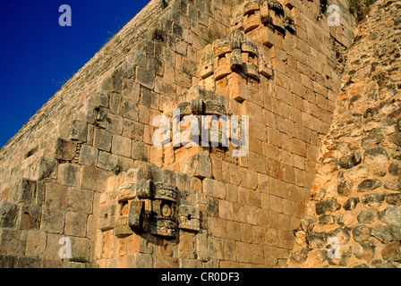 Mexiko Yucatan State archäologische Maya-Stätte von Uxmal Website Weltkulturerbe von UNESCO-Detail von Skulpturen der Pyramide Stockfoto