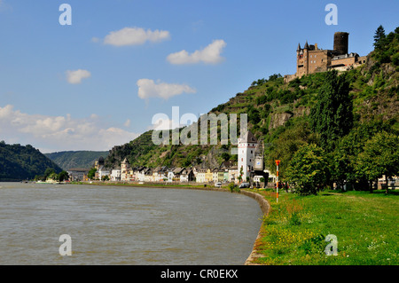 Panorama von St. Goarshausen am Rhein mit Burg Katz Burg, UNESCO World Heritage Site Oberes Mittelrheintal Tal Stockfoto