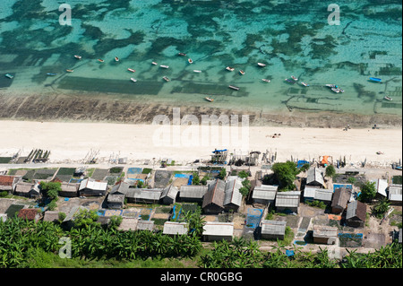 Luftaufnahme, Strand mit Fischer Hütten, Bali Cliff, Ostküste, Bali, Indonesien, Südostasien Stockfoto