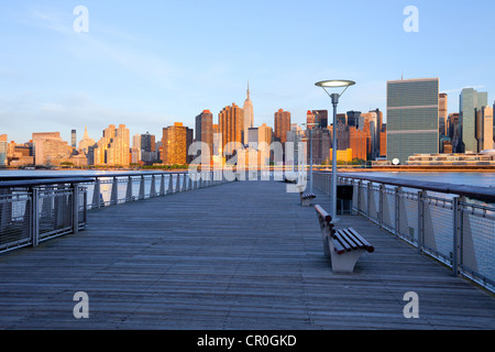 Skyline von New York City aus Queens, Vereinigte Staaten Stockfoto