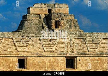 Mexiko Yucatan State archäologische Maya-Stätte von Uxmal Website Weltkulturerbe von UNESCO-Pyramide von Devin überhängend Stockfoto