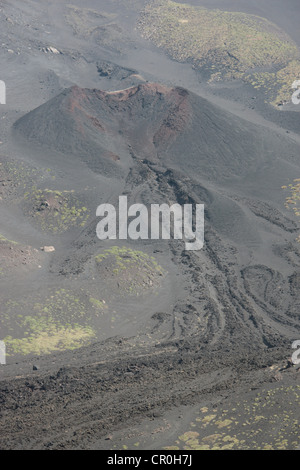 Silvestri Craters in der Nähe von einem jüngsten Lavastrom an den unteren Hängen des Ätna, Sizilien Stockfoto