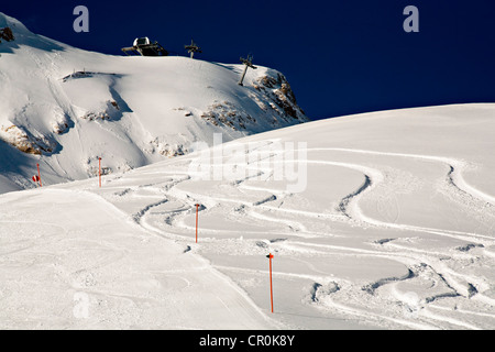 Spuren im Schnee, Winter, Zugspitze Bereich, Alpen, Bayern, Deutschland, Europa Stockfoto