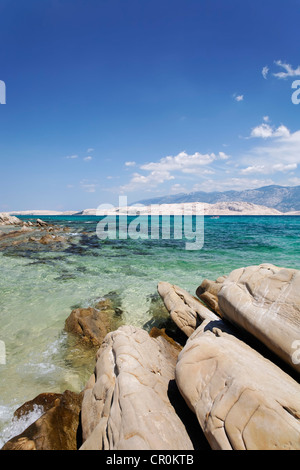 Stein-Bildung in einer einsamen Bucht auf Pag Insel, Zadar, Kroatien, Dalmatien, Europa Stockfoto