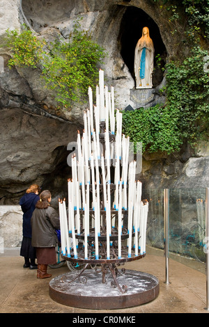 Frankreich, Hautes Pyrenäen, Lourdes-Grotte von Massabielle in Lourdes Stockfoto