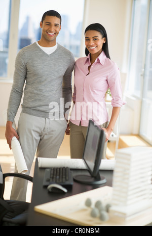 USA, New Jersey, Jersey City, Portrait des Architekten im Büro Stockfoto