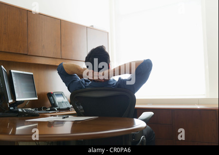 USA, New York, New York City Geschäftsmann im Büro sitzen Stockfoto