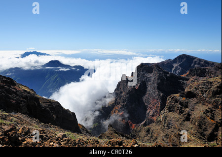 Blick vom Roque de Los Muchachos in einem Meer von Wolken, der Nationalpark Caldera de Taburiente, La Palma, Kanarische Inseln, Spanien Stockfoto