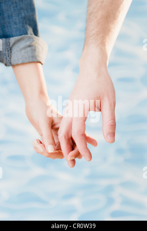 Nahaufnahme der Hände des Paares, Studio gedreht Stockfoto