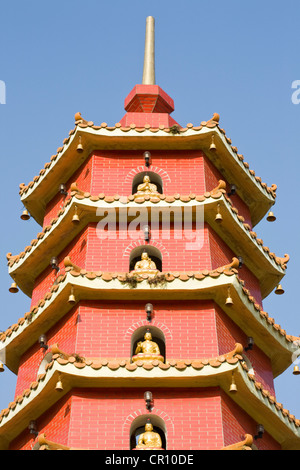 China, Hong Kong, Sha Tin Bezirk Sha Tin New Town, Zehntausend Buddhas buddhistisches Kloster 1957 datiert, Pagode Stockfoto