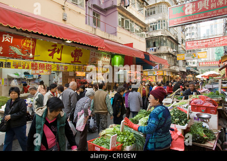 China, Hong Kong, Kowloon, Straßenmarkt mit Obst, Gemüse, Fisch Stockfoto