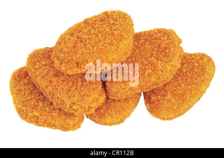 Haufen von Hähnchen-Nuggets isoliert auf weißem Hintergrund Stockfoto