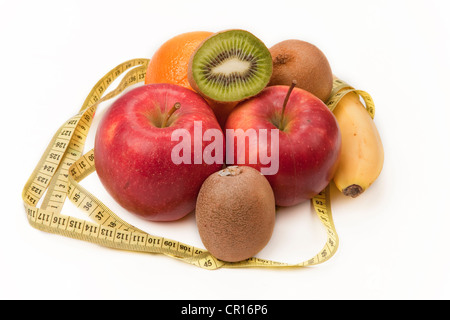 Obst mit Mess-Band, Orange, Apfel, Kiwi, Banane Stockfoto