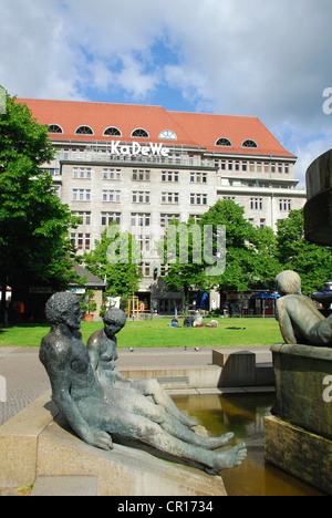 BERLIN, DEUTSCHLAND. Kaufhaus KaDeWe (Kaufhaus Des Westens) an der Ecke von Wittenbergplatz und Tauentzienstraße. 2012. Stockfoto