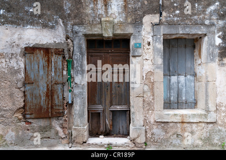 Fensterläden Haus im Süden von Frankreich. Stockfoto