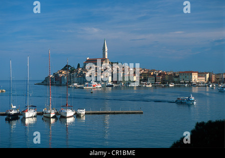 Kroatien, Istrien, Adria-Küste, Rovinj, der Stadt, beherrscht durch St. Eufemia Cathedral im Barockstil Stockfoto