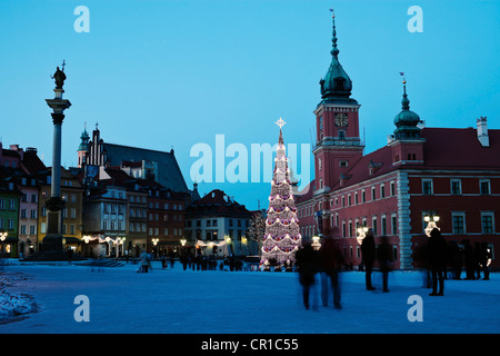 Polen, Warschau, Schlossplatz, Sigismunds Spalte und Königsschloss in der Weihnachtszeit Stockfoto