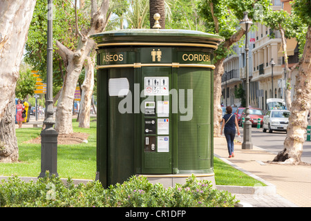 Selbstreinigende öffentlichen Unisex automatisiert, Komfort, Bad, Toiletten, Toiletten, Einrichtungen, Superloo in Cordoba Spanien Stockfoto