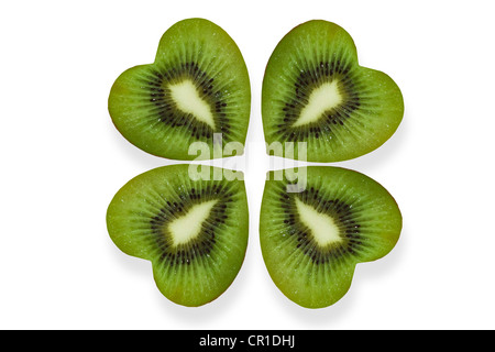 Herzförmige Scheiben Kiwis angeordnet wie ein Kleeblatt Stockfoto