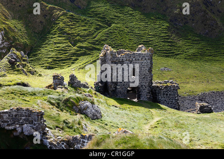 Kinbane Castle, weißen Kopf oder Kinbane Head in der Nähe von Ballycastle, County Antrim, Nordirland, Vereinigtes Königreich, Europa Stockfoto