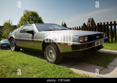 Der DeLorean DMC-12 aus den frühen 1980er Jahren in dem Film berühmt gemacht, "back to the Future". Stockfoto