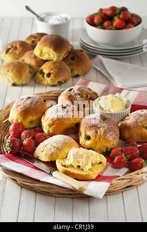 Kornische Safran Brötchen mit Clotted Cream regionale Küche UK Stockfoto