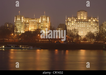 Shell-Mex Haus und das Adelphi Gebäude bei Nacht, London, England Stockfoto