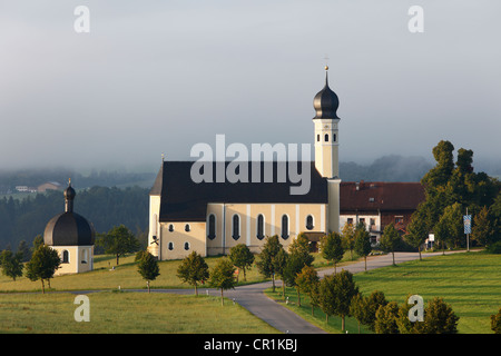 St. Marinus und Anian Kirche in Wilparting, Wallfahrt Irschenberg Gemeinschaft, Oberland, Bayern, Oberbayern, PublicGround Stockfoto