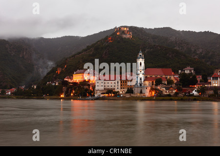 Blick vom Rossatzbach über die Donau auf Dürnstein, Wachau, Niederösterreich, Österreich Stockfoto