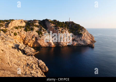 Leuchtturm am Cabo de Capdepera in der Nähe von Cala Ratjada, Cala Ratjada, Mallorca, Balearen, Spanien, Europa Stockfoto