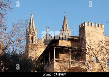 Almudaina-Palast, Kathedrale La Seu, Palma de Mallorca, Mallorca, Balearen, Spanien, Europa Stockfoto