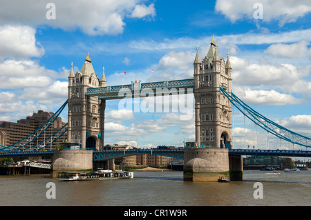 Tower Bridge über die Themse in London England UK. Stockfoto