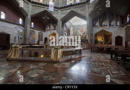 Innenraum der Kirche der Mariä Verkündigung zeigt die eingelegten Marmorboden Mosaiken von Adriano Alessandrini, Nazareth, Israel Stockfoto