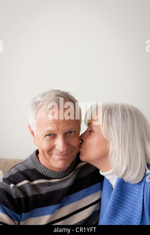 USA, California, Los Angeles, älteres Paar, Frau Mann küssen Stockfoto