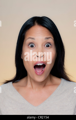 Porträt der Frau mit erstaunten Ausdruck Stockfoto