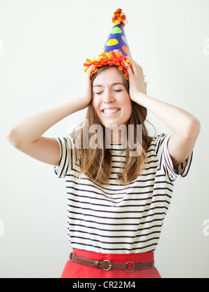 Studioaufnahme jungen Frau mit Partyhut Stockfoto