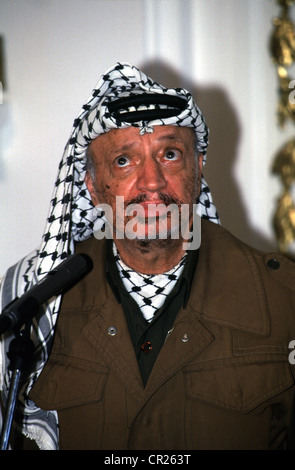 palästinensischen Präsidenten Yasser Arafat während einer gemeinsamen Pressekonferenz mit israelischen Premierminister Shimon Peres und Ägyptens Mubarak Stockfoto