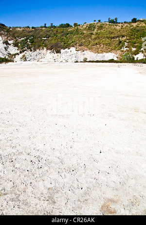 Pozzuoli, Italien. Solfatara Bereich, Vulkankrater noch in Aktivität. Stockfoto