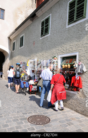 Dürnstein ist eine kleine mittelalterliche Stadt in der Wachau am Donauufer in Niederösterreich. Stockfoto