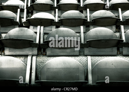 Stuhlreihen in ein Open-Air-theater Stockfoto